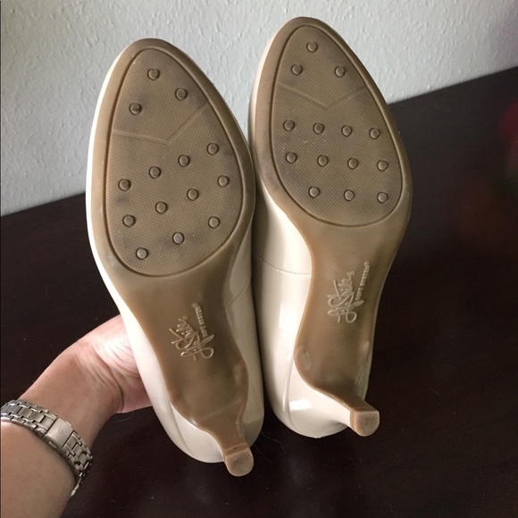 Life Stride Cream Heels - Picture 7 of 8